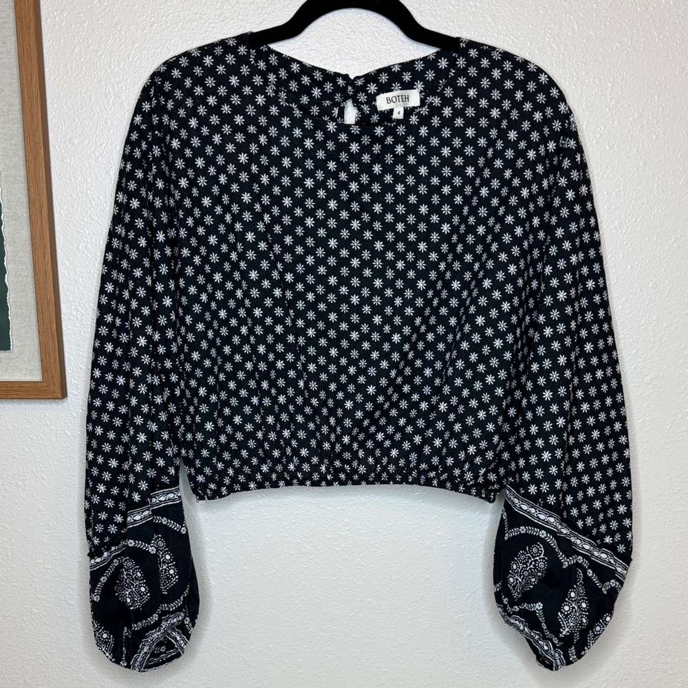 BOTEH Cropped Long Sleeve‎ Black and White Micro Floral - Size 4